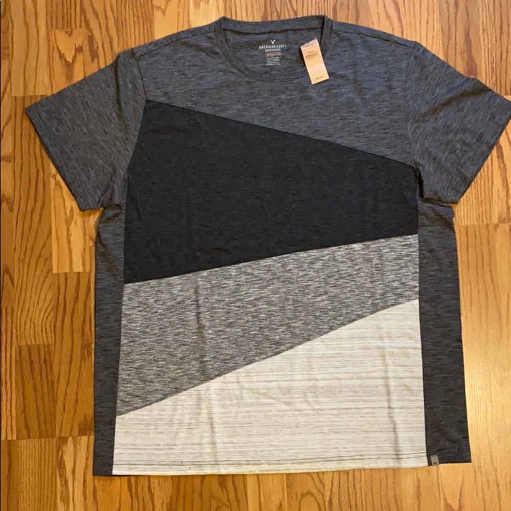 American Eagle tshirt